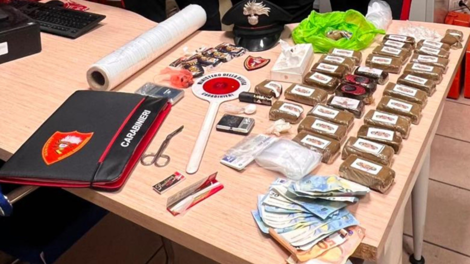 Novara, un arresto per detenzione di stupefacenti ai fini di spaccio